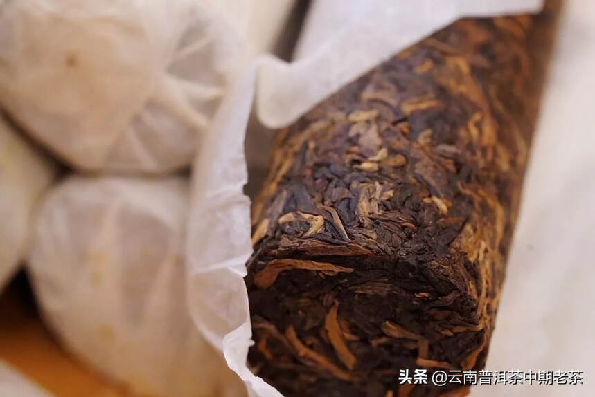 05年班章女儿茶柱，
已有十五年的陈化，茶汤橙黄透亮