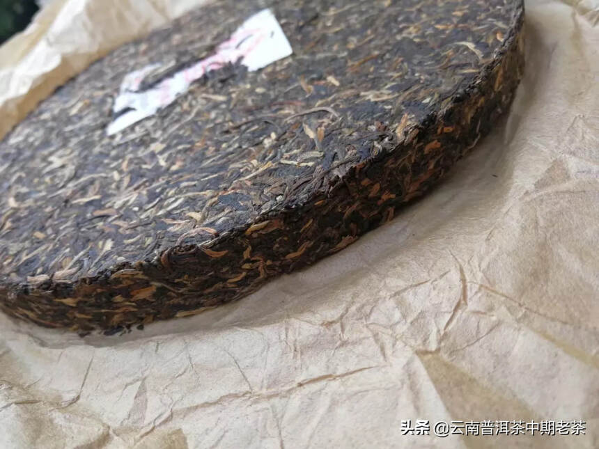2006年南桥茶厂勐海乔木宫廷圆茶 银针贡饼 铁饼