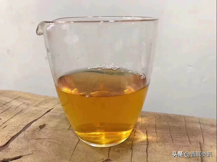 2004年班章老生茶！
选用班章有机春茶压制，茶饼干