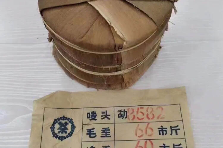 ??02年小黄印8582生茶，茶芽比例合适汤质表现出