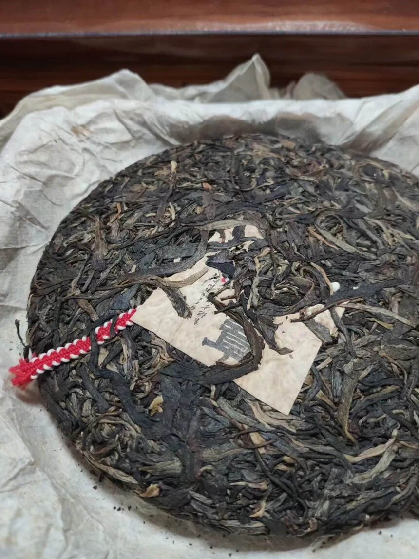 2000年茶马古道野生易武饼茶，云南思茅古普洱茶业有