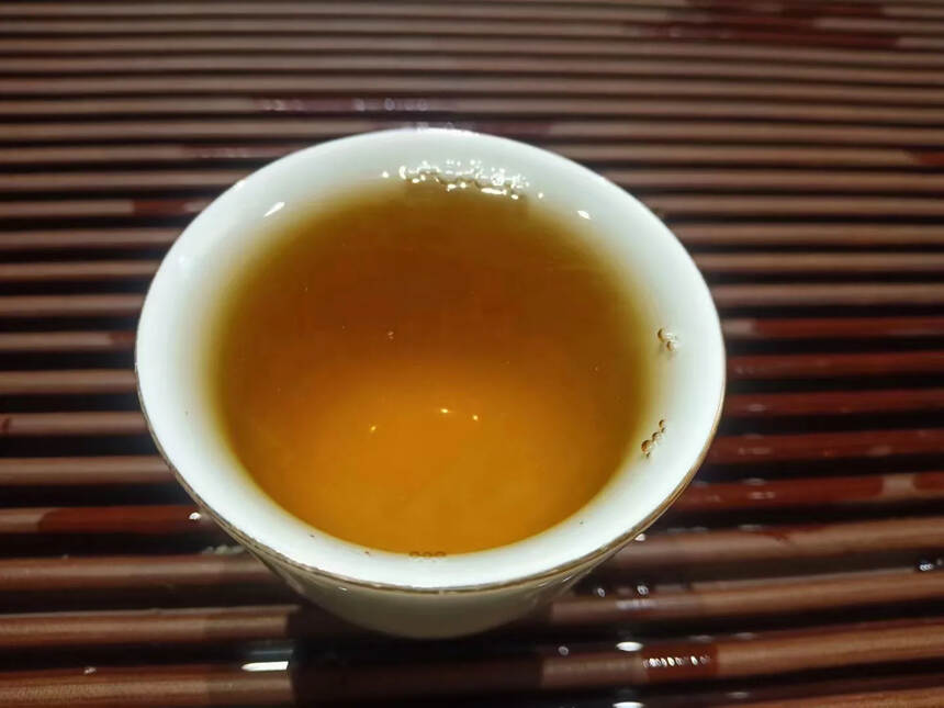 易武老树圆茶『陈宽记茶行  刮风寨老树圆茶 』
汤香