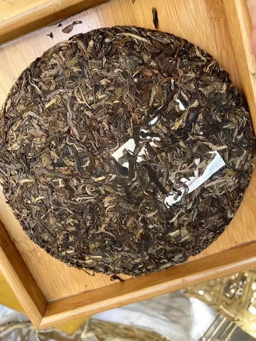 04年双雄班章，干仓储，高烟韵，茶入口较甜，苦底明显