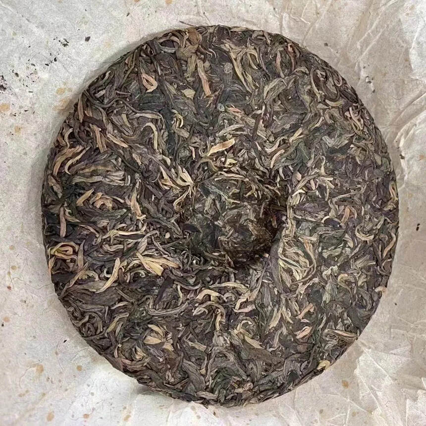 98年 凤临茶厂，春夏秋冬?小黄印，一饼500克，一