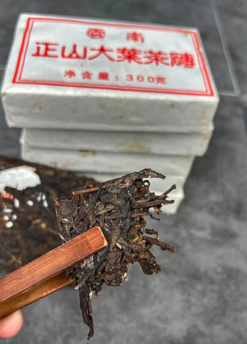 正?大山??叶茶砖生茶

条索?致紧??叶片粗大，?