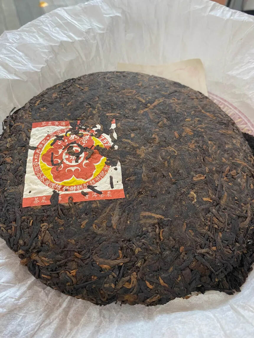 07年 7572 熟茶，
茶浓号六如意7572熟饼，