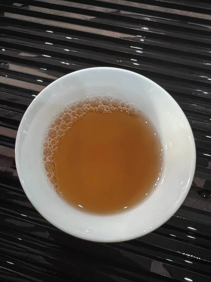 2005年 布朗山野生大树茶 特级品班章生普洱茶，云