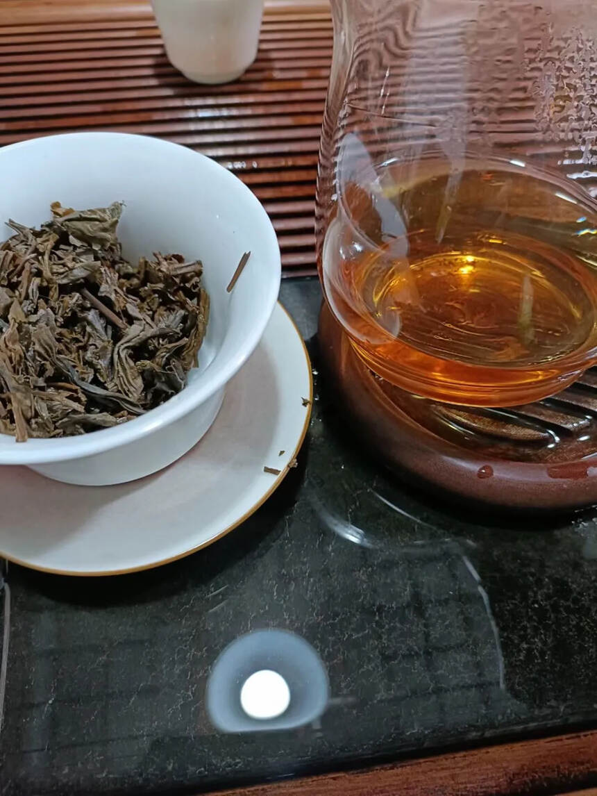 2006年象明茶厂南糯山老生饼，选用南糯山原料