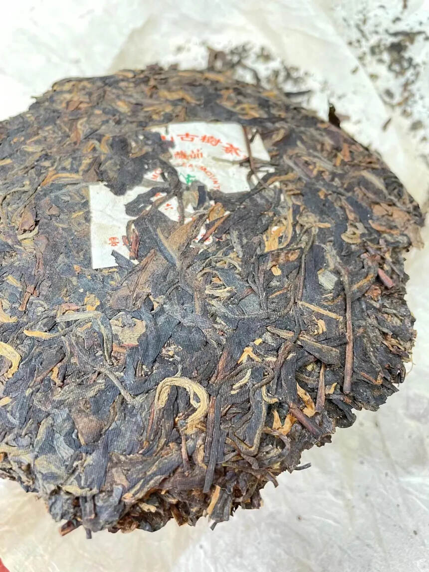 2005年 易武正山古树茶饼 典藏品生普洱茶饼，六大