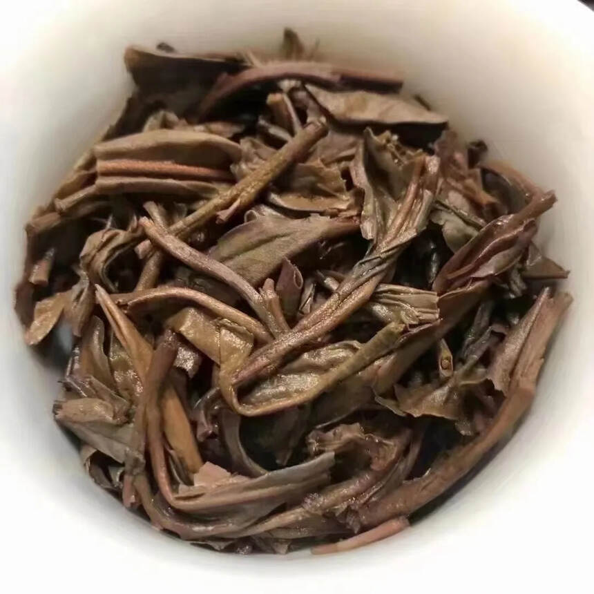 2003年班章青饼，一款香港茶商定制茶
因选用春料班