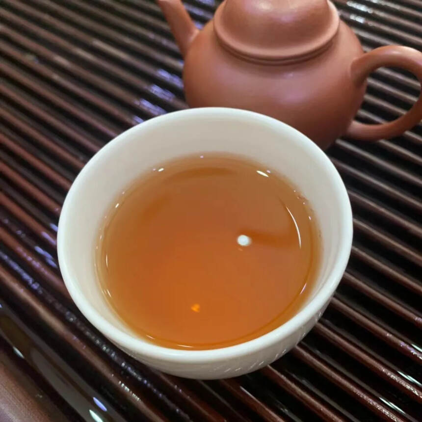 2000年 勐海茶厂 红丝带 勐海沱茶
100克 口