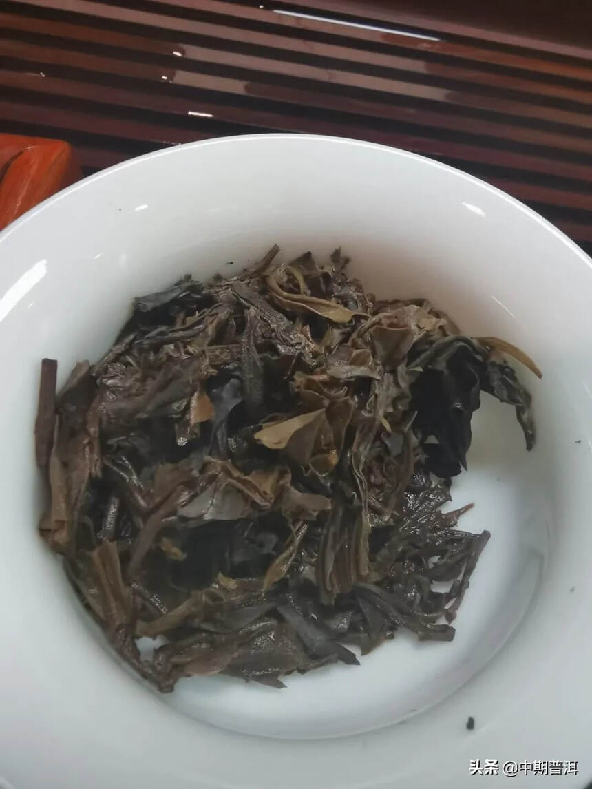 05年华联饼  烟韵自然 茶饼漂亮，香气怡人，生津，