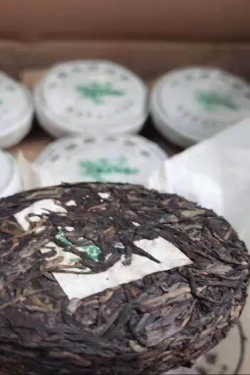 ??2006年小户寨古树茶，勐库优质大叶产区纯料压制