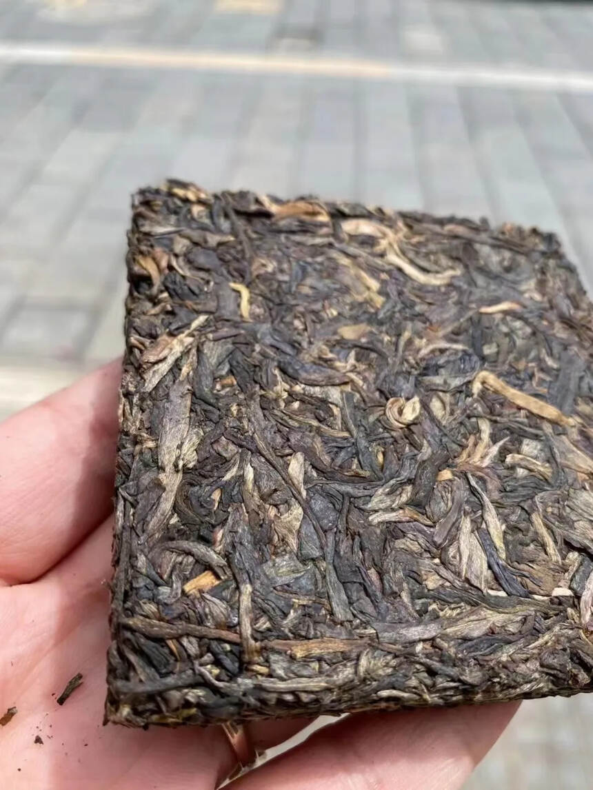 05年｜班章有机茶
蜜香，甘甜，生津回甘霸气，茶气足