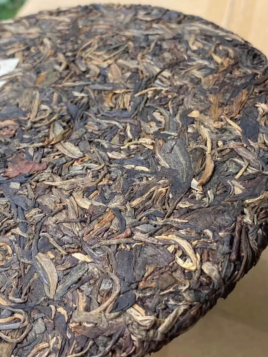 2000年班章生茶，每片都有茶油，茶味足，透着棉质都