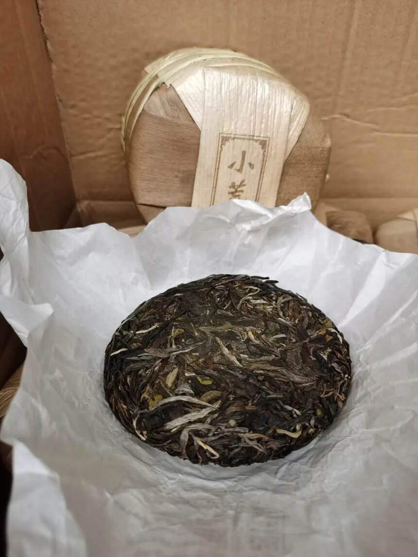 2022年小荒田小可爱饼茶，一提5饼×100克
口感