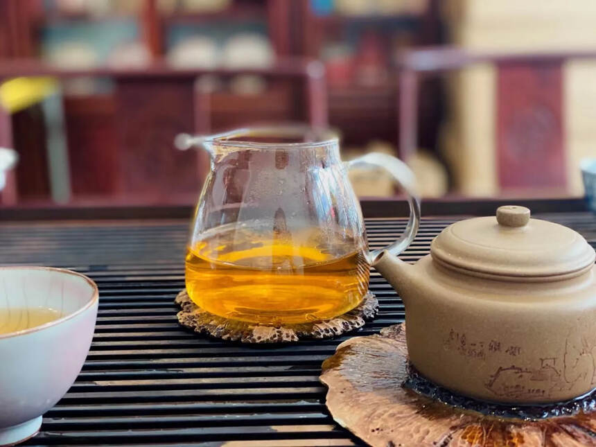 2007年 勐海千年古茶树寄生茶饼，生普洱茶，春城茶