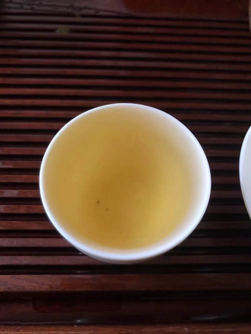 2022年曼松王子山！茶汤透亮，叶底肥厚有弹性，汤质
