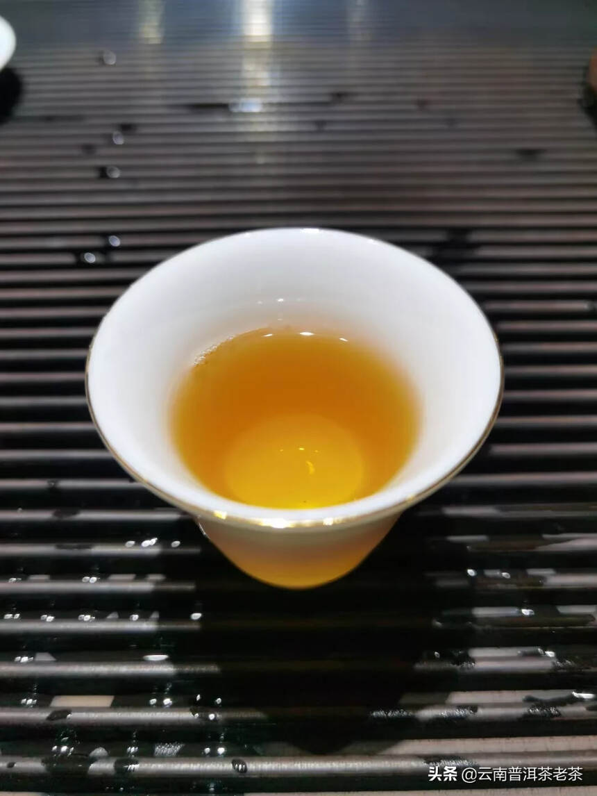 06河阳沱茶，一沱100一克，竹筐装。
茶转化的好，