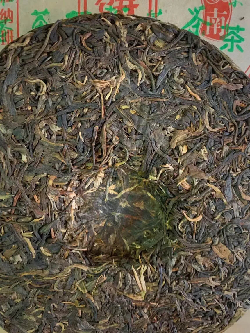 班章雨前乔木饼茶.每件42片装.蜜味足.回甘生津