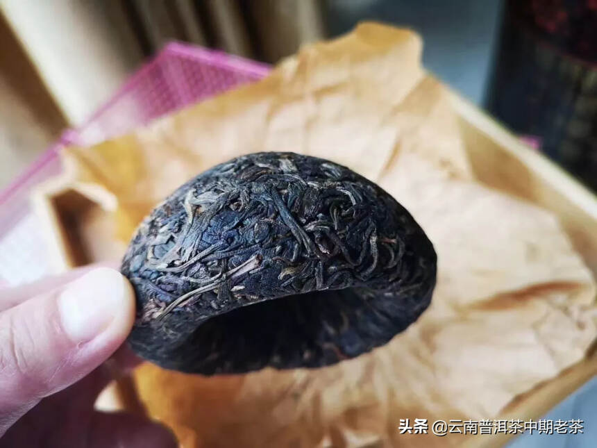 2000年甲级沱茶

，竹篮装一件35条、一条5、一