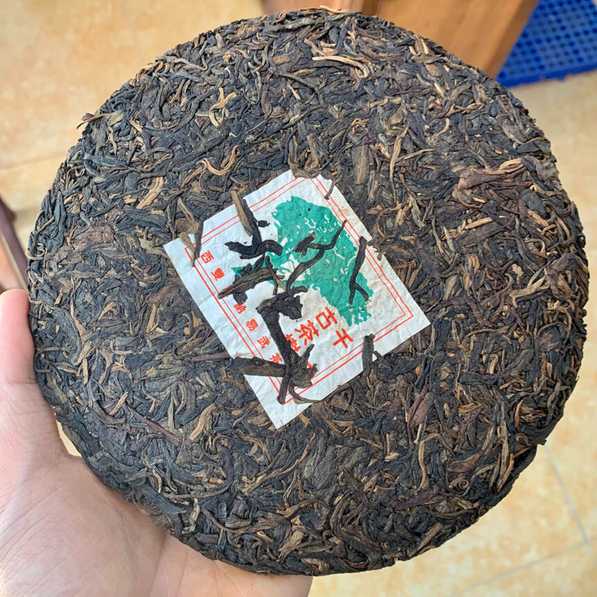 2003年 云南易武圆茶 古茶树生普洱茶饼 西双版纳