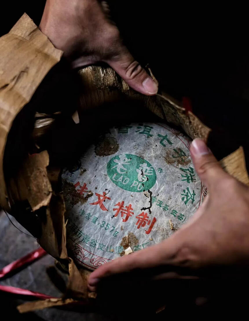 2007年老普佳文青饼
传统石磨压制 干仓存放至今