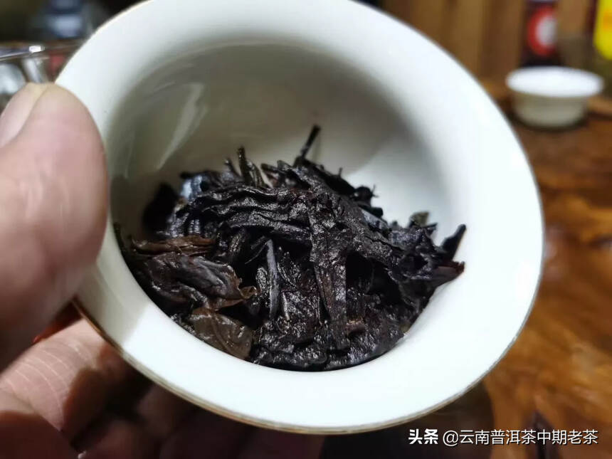 70年代熟茶

七三厚砖
粗燥的外表，完美的内心，它