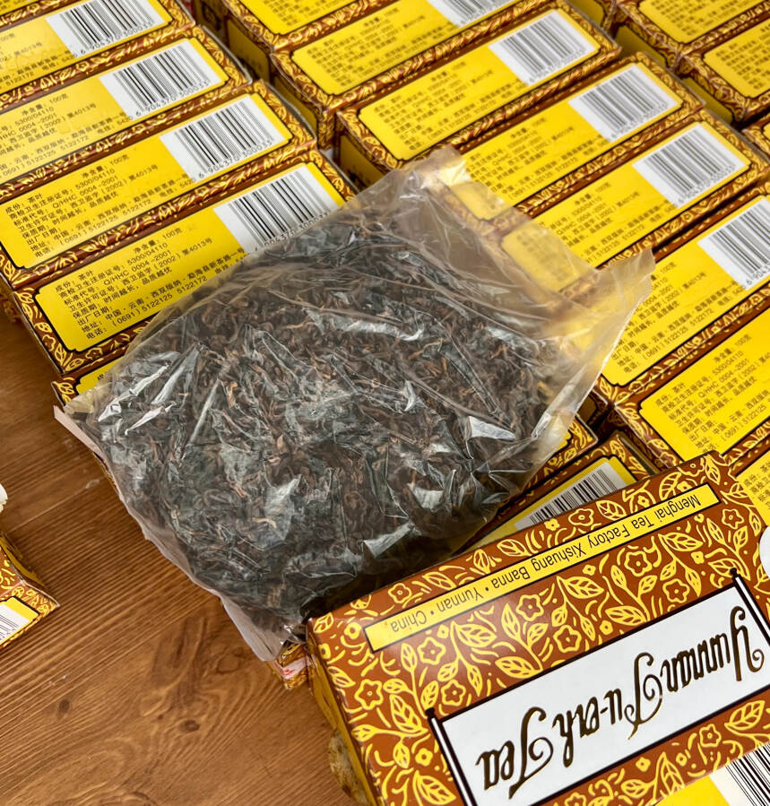 2003年 大益牌黄盒云南散熟普洱茶 ，勐海茶厂出品