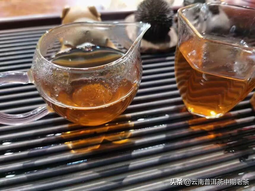 2000年甲级沱茶

，竹篮装一件35条、一条5、一