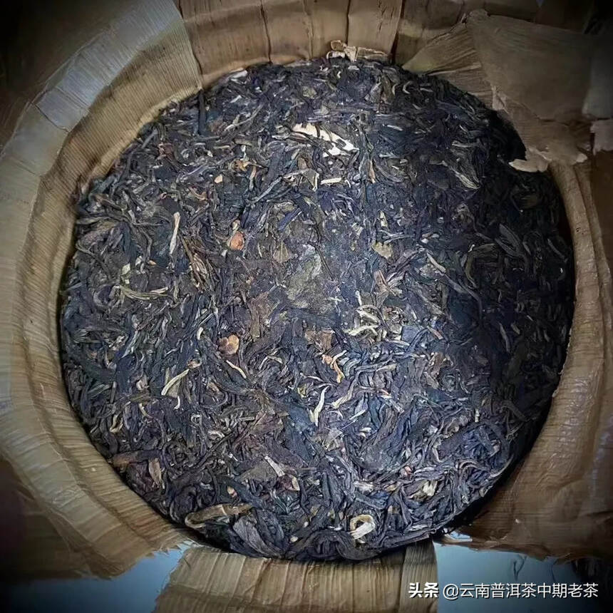 90年代中期普洱茶——


——香港鸿利公司订制茶~