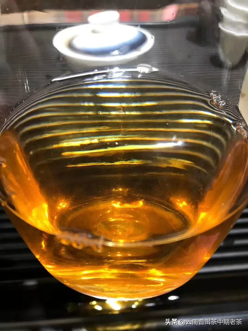 02年易武生茶，在中国，饮茶是一种文化，更是一种习惯
