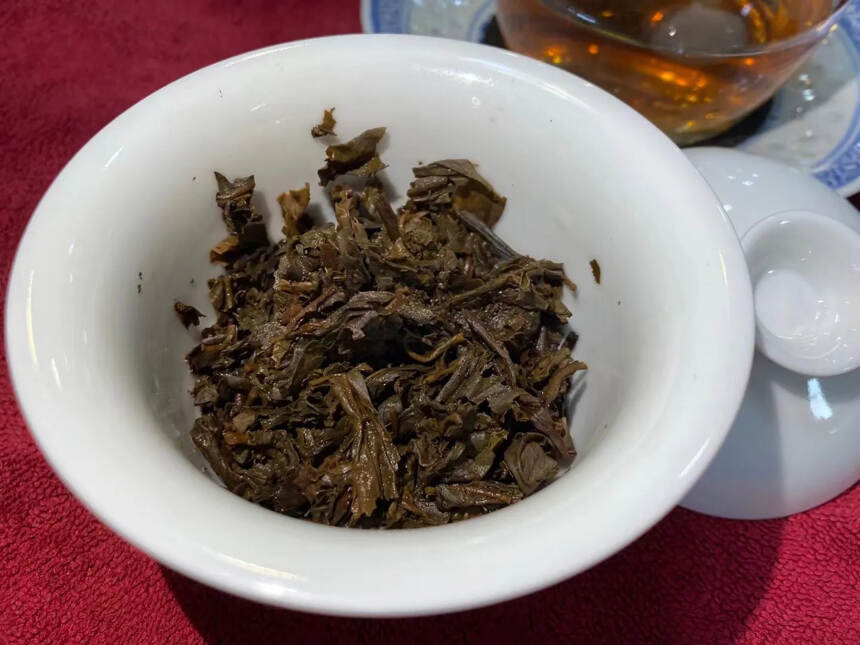 1998年 云南甲级沱茶 兴叶牌生普洱茶， 昆明市永