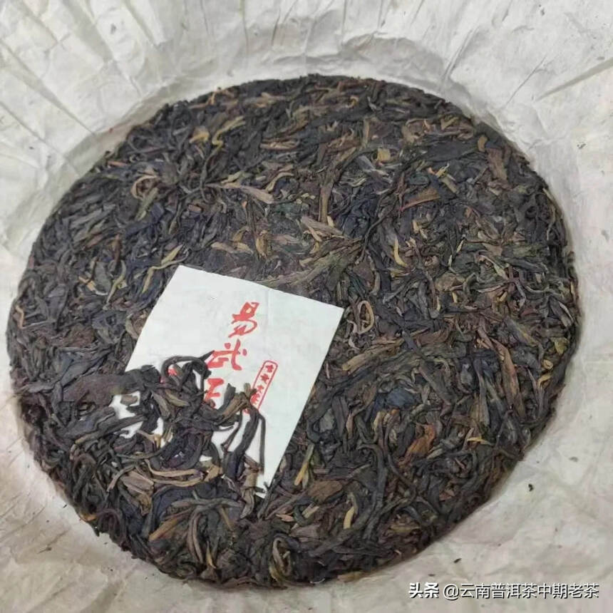 04年易武正山生饼，
357g／片，42片／件，竹篮