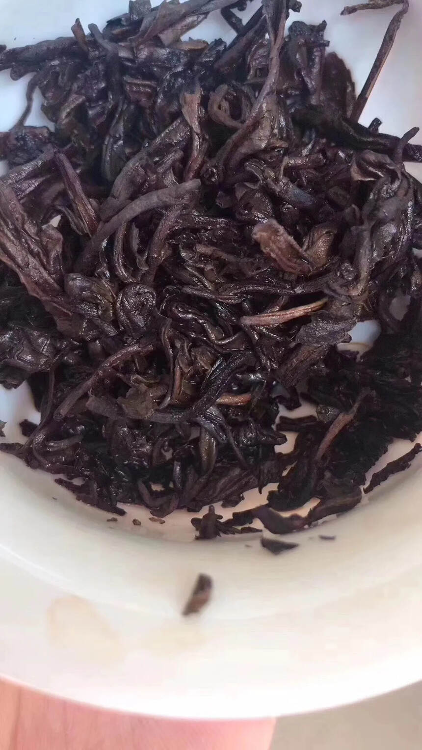 85年干仓老生茶，黄印布朗山古树纯料。陈香糯滑，只有