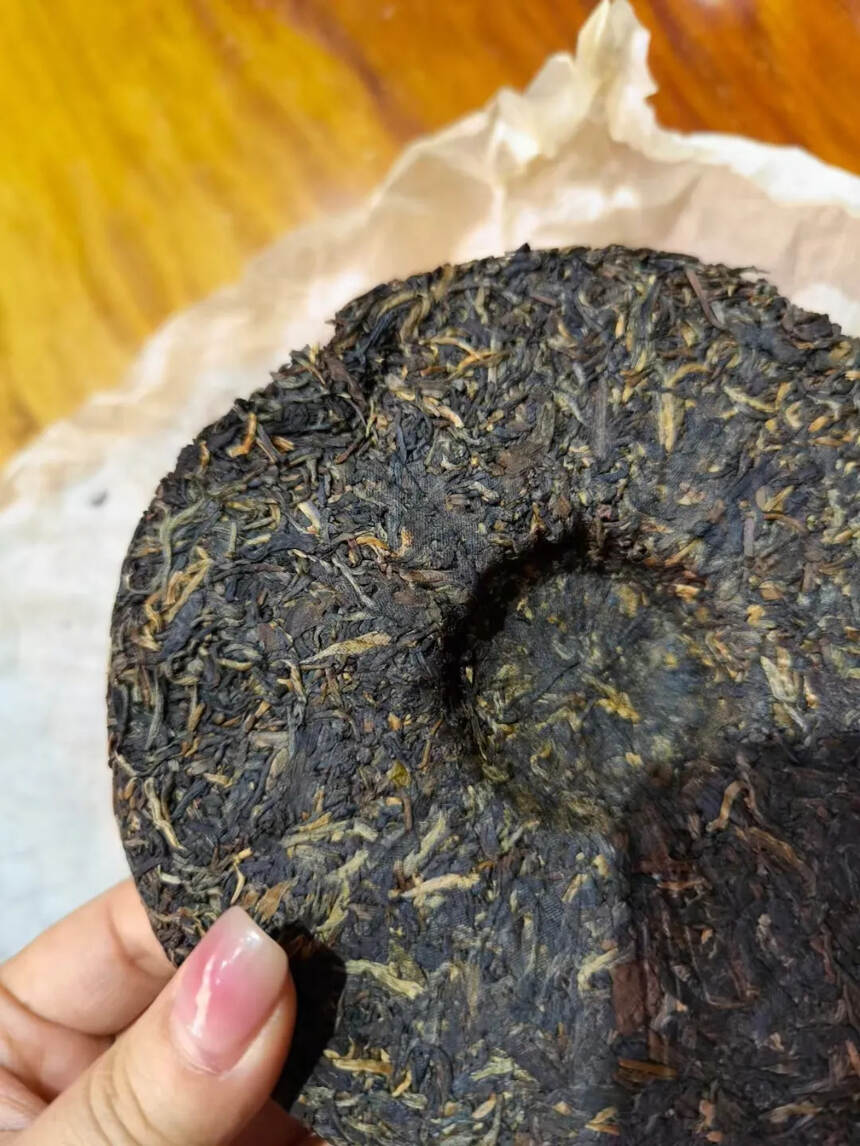 06年台商南峤茶厂定制加工的班章贡饼，精选班章茶区头