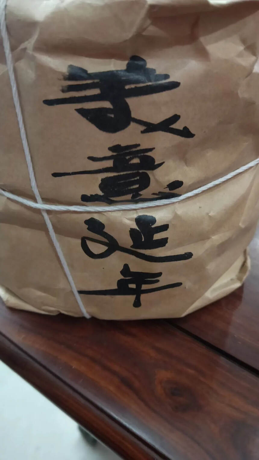 04年美意延年生饼，1饼500克，茶底好，回甘快