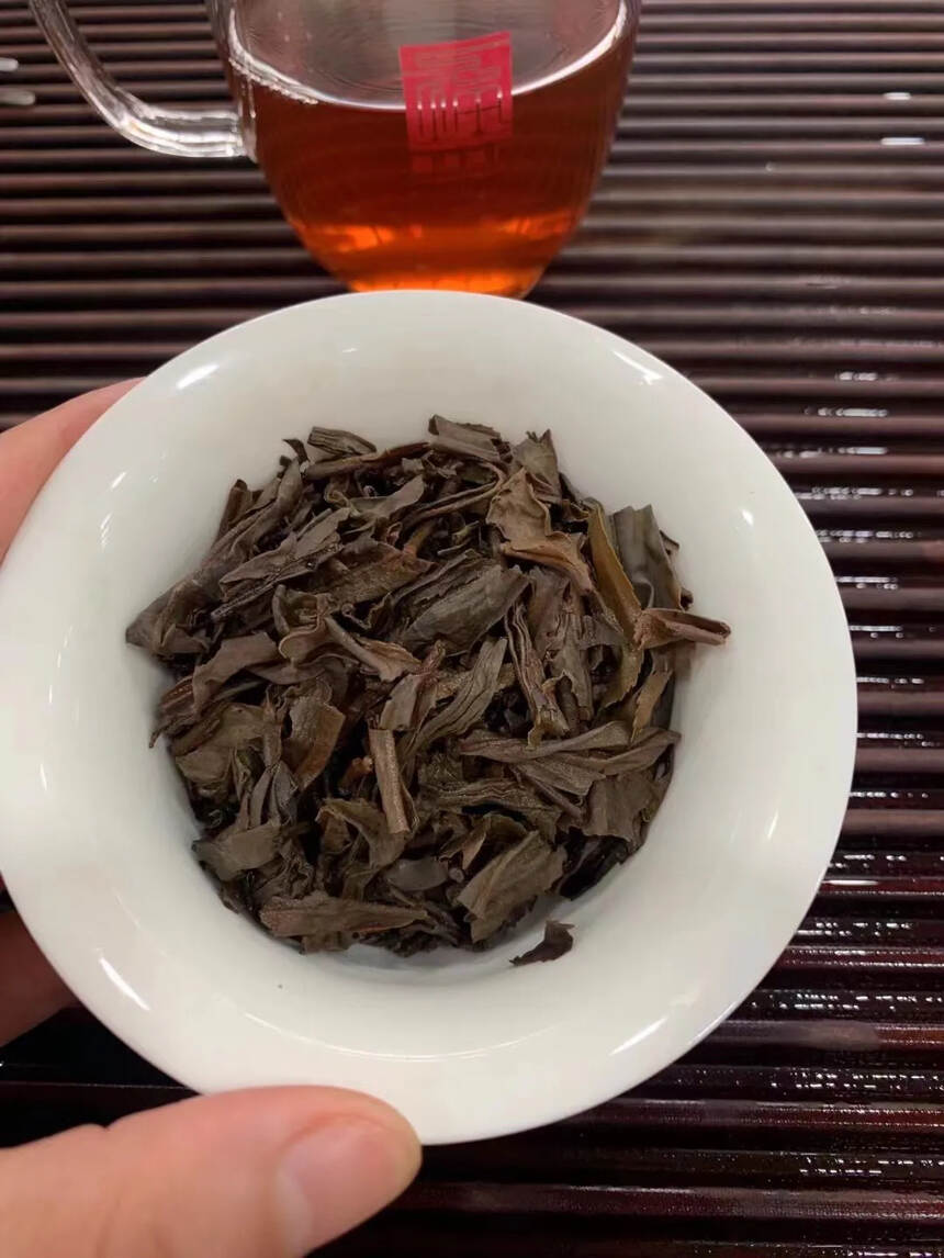 2006年澜沧江原生茶，里外一口料，入口烟韵舒适，滋