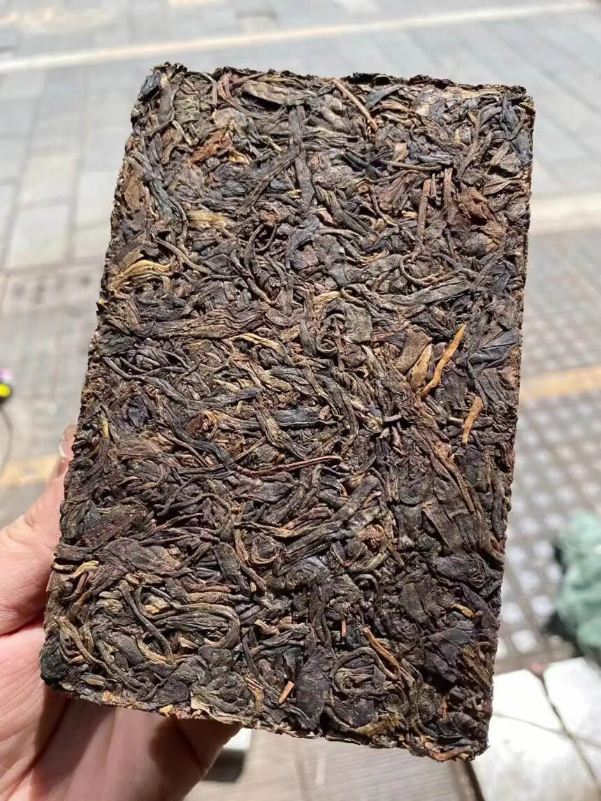 97年红印大叶青砖茶， 选易武茶山大叶古树晒青茶为原