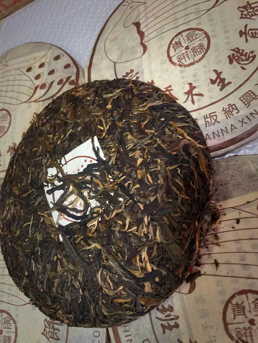 04年兴海班章乔木茶.版面颜值高，汤色呈琥珀色，陈香