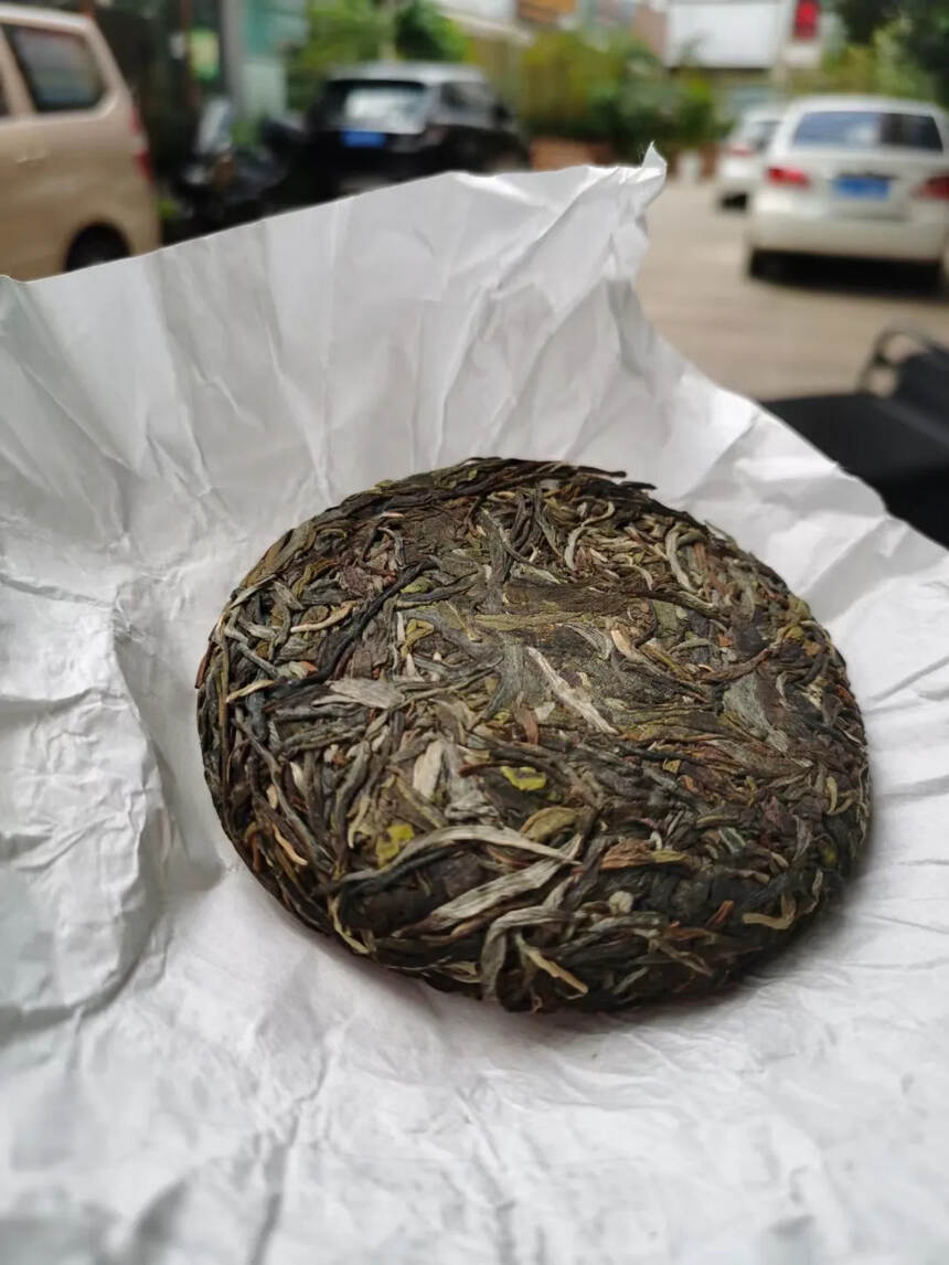 2022年小荒田小可爱饼茶，一提5饼×100克
口感