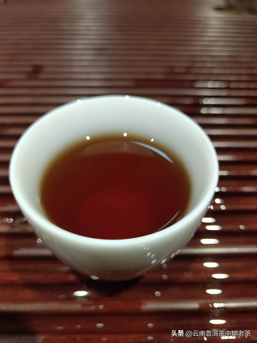 2010年云河宫廷普洱熟茶——


——茶汤厚重饱满