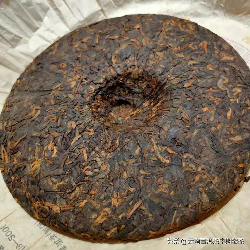 09年忙肺古树熟茶，每片357克，滋味醇厚，汤水顺滑