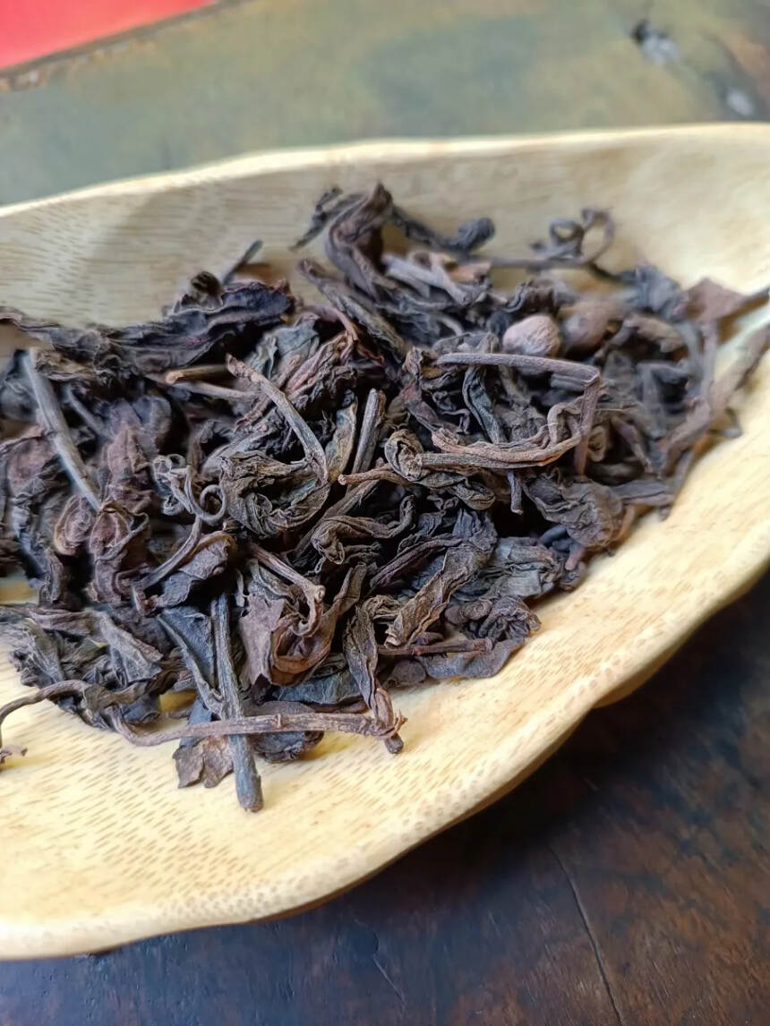 一九八六年易武老普洱茶
?昆明干仓陈年老生茶，茶质好