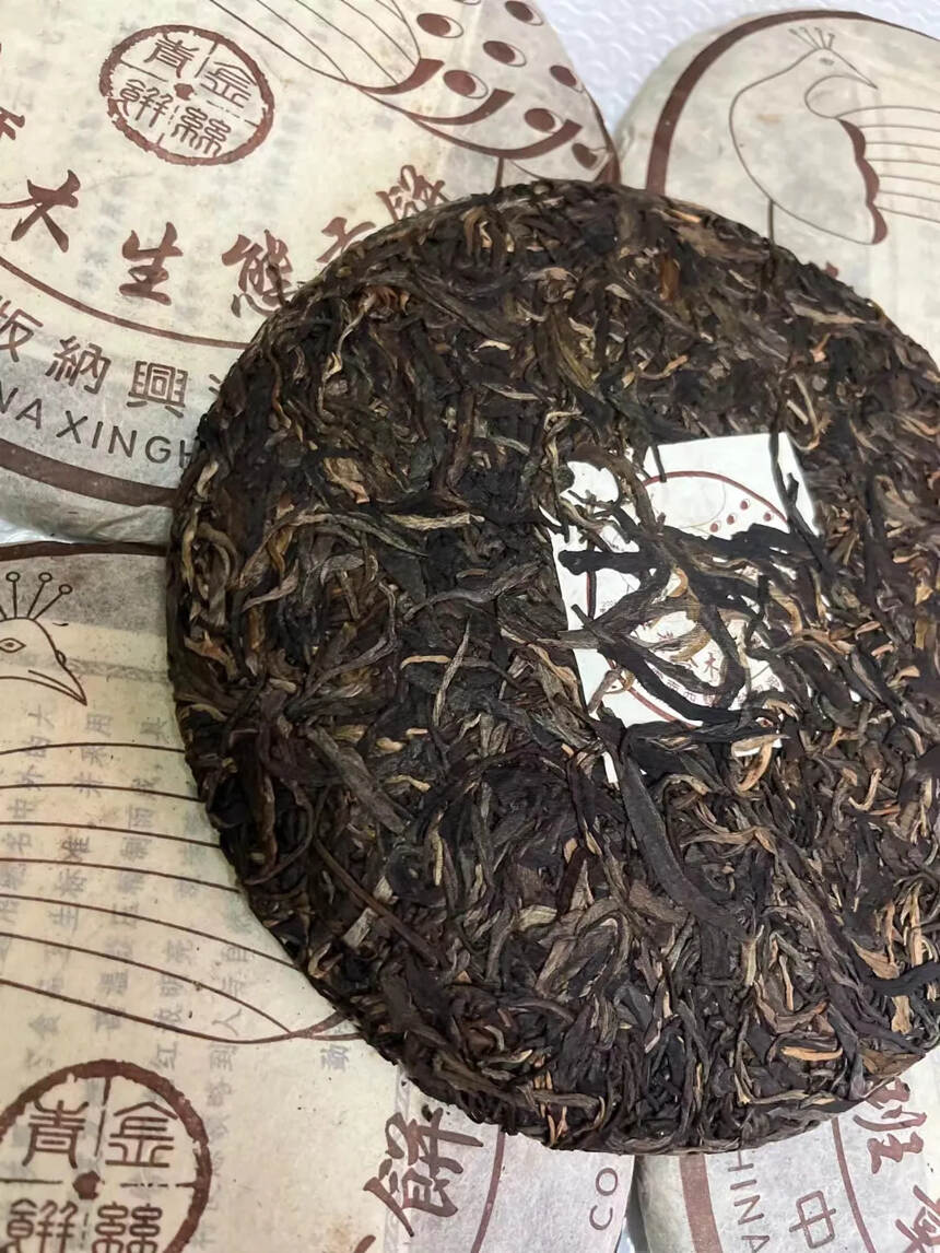 04年兴海班章乔木茶，版面颜值高，汤色呈琥珀色，陈香