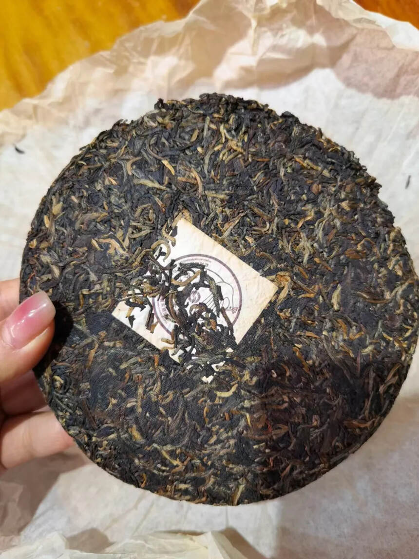 06年台商南峤茶厂定制加工的班章贡饼，精选班章茶区头