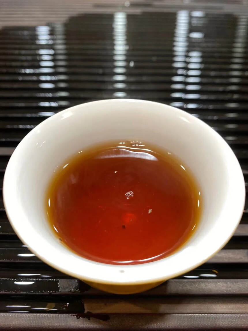 2004年 乔木古树云茶饼 生普洱茶饼 云茶牌，云南