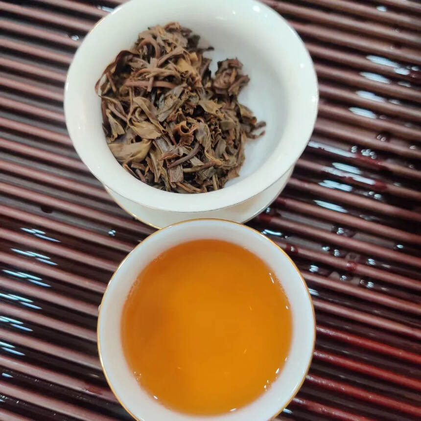 2004年班章精品饼茶，广州深圳富华公司定制，它从拼