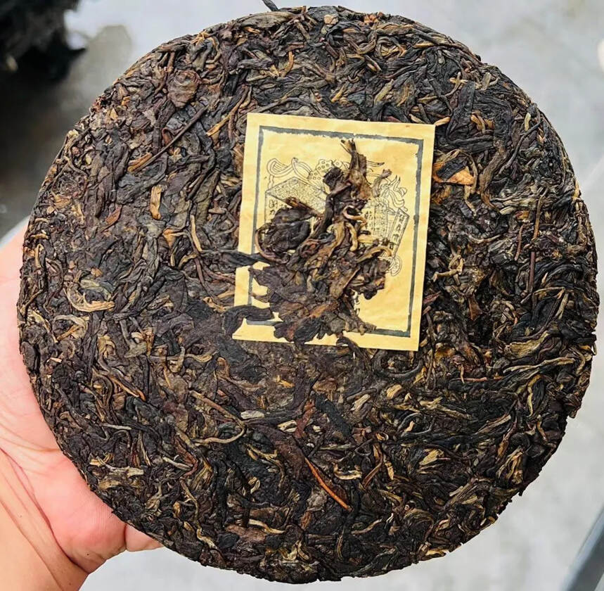 宋聘号乾利贞黑票，百年茶庄经典产品，茶汤红润透亮有油