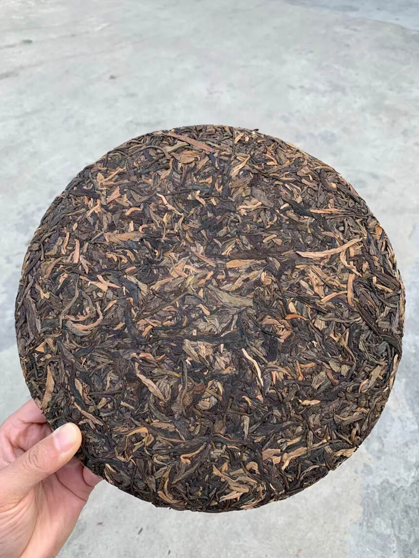 2003年凤临千年古茶树茶-1000克班章王，班章古